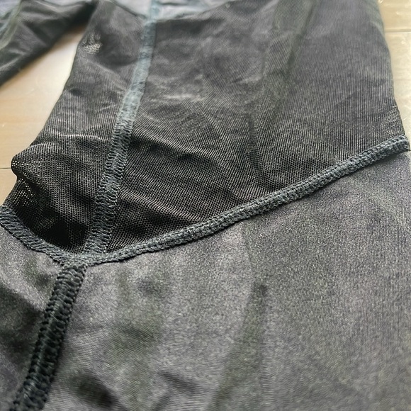 Carbon38 shiney leggings withh mesh on knees and lower thighs. Chill by Will - Picture 2 of 6